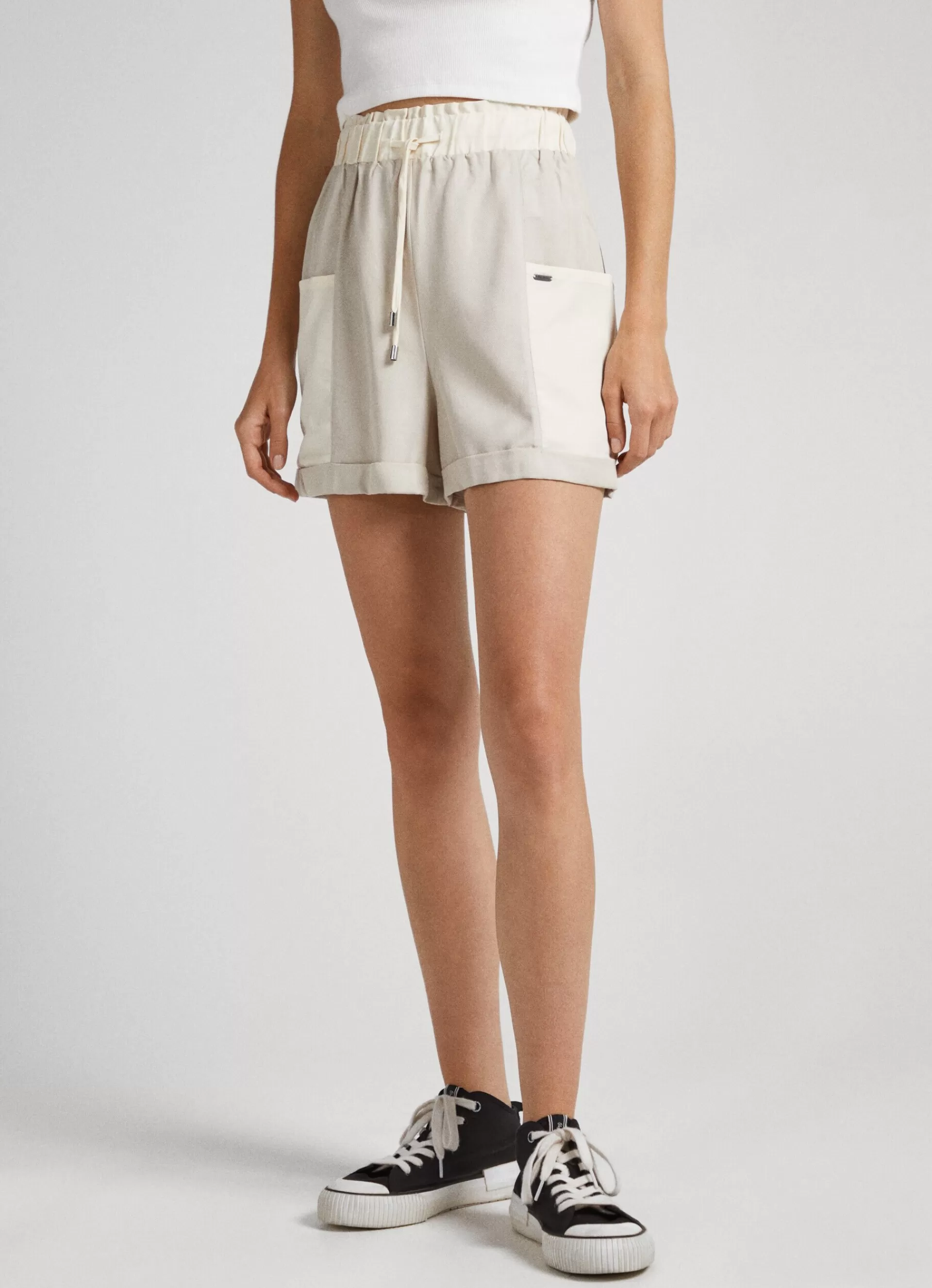 Skirts & Shorts*Women Pepe Jeans SHORTS WITH UTILITY POCKETS Mousse White